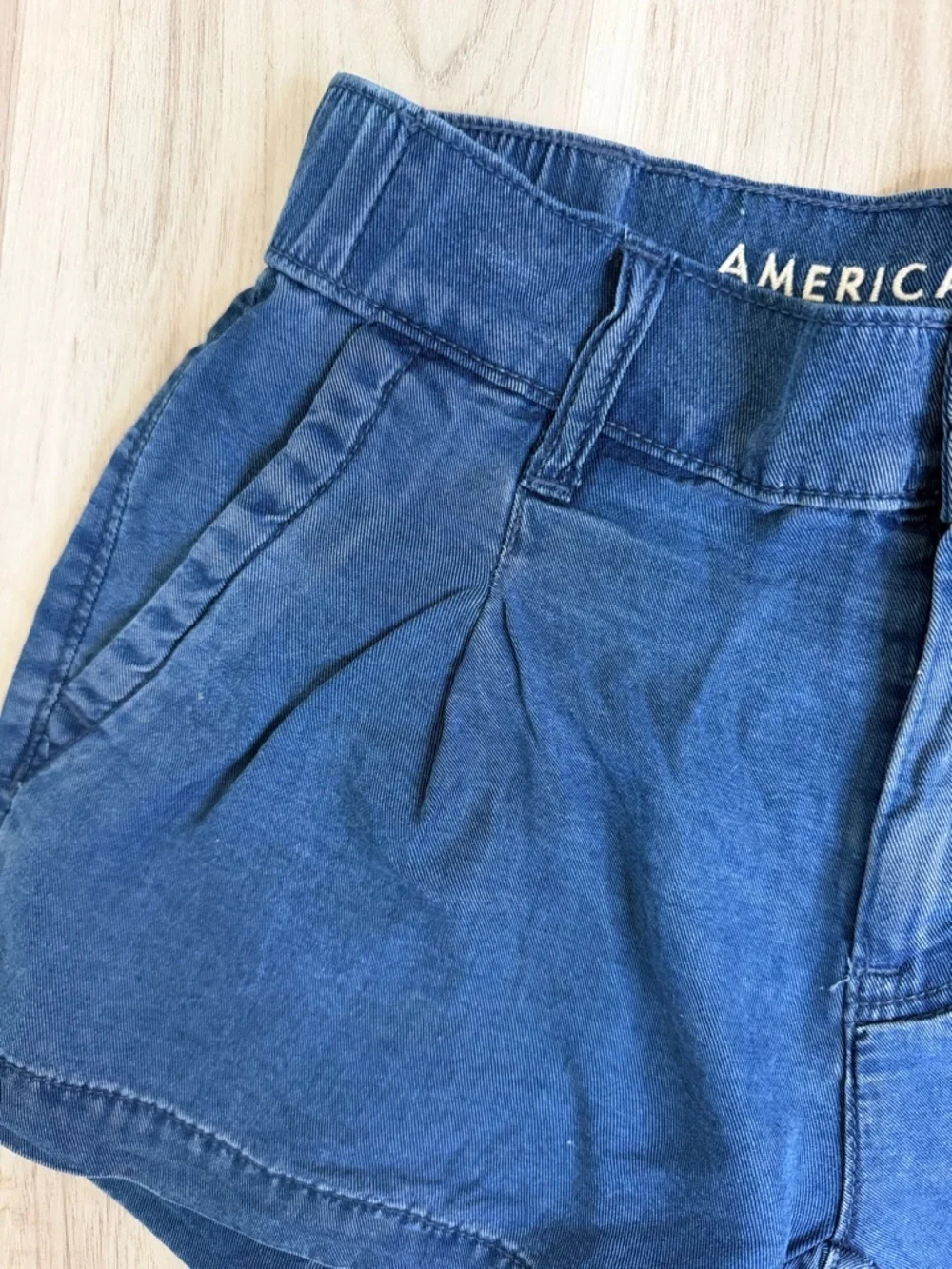 American Eagle Outfitters Navy Blue Pleated Denim Shorts size 000